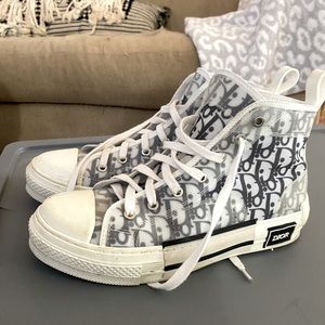 Hightop Sneakers - Size 9/9.5